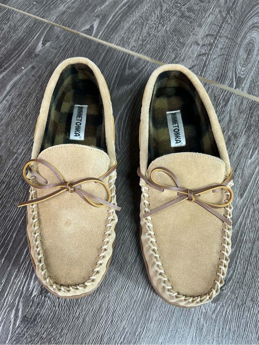 Minnetonka Men’s Tan Suede Moccasin Loafers size 12